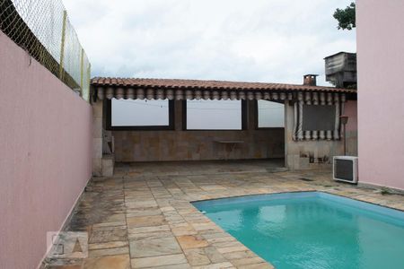 Casa à venda com 350m², 4 quartos e 4 vagasPISCINA