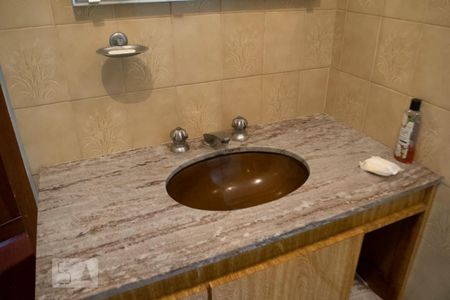 Casa à venda com 350m², 4 quartos e 4 vagasBANHEIRO SUITE