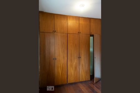 Casa à venda com 350m², 4 quartos e 4 vagasQUARTO 2 SUITE