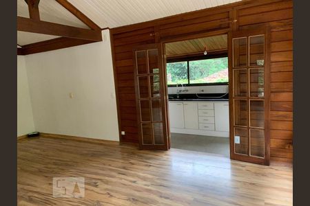 Casa de condomínio à venda com 180m², 4 quartos e sem vaga Casa de condomínio à venda com 180m², 4 quartos e sem vagaSala