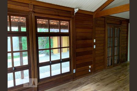 Casa de condomínio à venda com 180m², 4 quartos e sem vaga Casa de condomínio à venda com 180m², 4 quartos e sem vagaSala