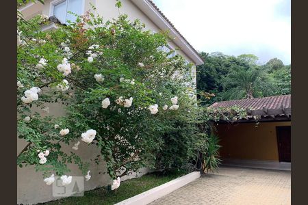 Casa de condomínio à venda com 180m², 4 quartos e sem vaga