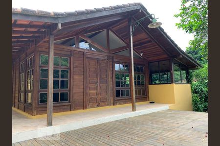 Casa de condomínio à venda com 180m², 4 quartos e sem vaga