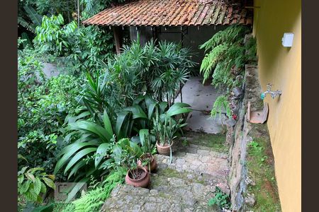 Casa de condomínio à venda com 180m², 4 quartos e sem vaga