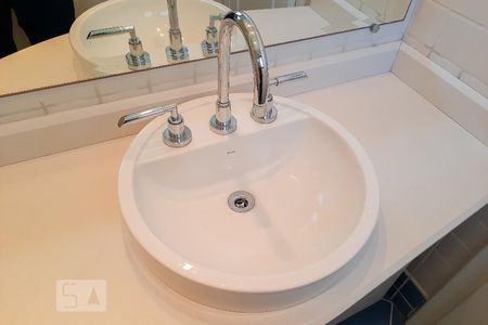 Apartamento à venda com 240m², 4 quartos e 3 vagas Apartamento à venda com 240m², 4 quartos e 3 vagasBanheiro da Suíte 3