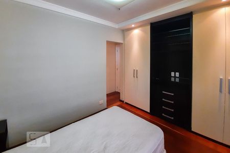 Apartamento à venda com 240m², 4 quartos e 3 vagas Apartamento à venda com 240m², 4 quartos e 3 vagasSuíte 1