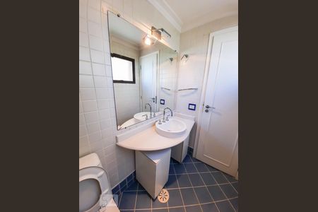 Apartamento à venda com 240m², 4 quartos e 3 vagas Apartamento à venda com 240m², 4 quartos e 3 vagasBanheiro da Suíte 3