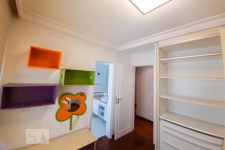 Apartamento à venda com 240m², 4 quartos e 3 vagas Apartamento à venda com 240m², 4 quartos e 3 vagasSuíte 2