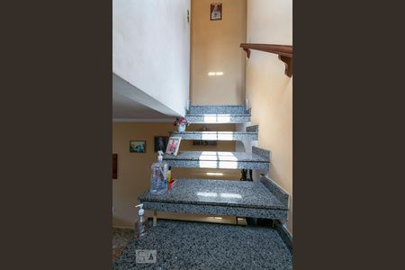 Escadas de casa para alugar com 3 quartos, 138m² em Vila Matilde, São Paulo