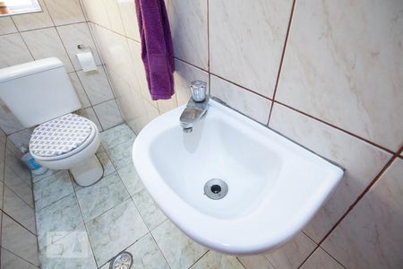 Casa à venda com 174m², 4 quartos e 2 vagas Casa à venda com 174m², 4 quartos e 2 vagasBanheiro