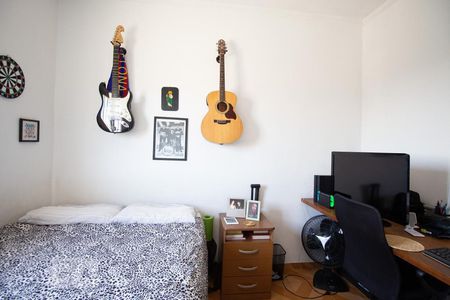 Casa à venda com 174m², 4 quartos e 2 vagas Casa à venda com 174m², 4 quartos e 2 vagasQuarto