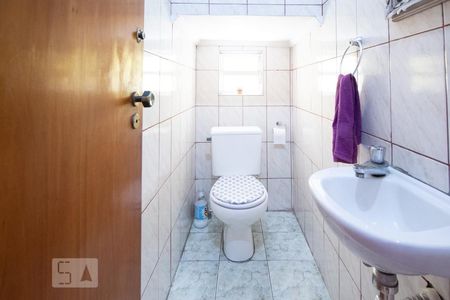 Casa à venda com 174m², 4 quartos e 2 vagas Casa à venda com 174m², 4 quartos e 2 vagasBanheiro