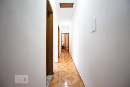 Casa à venda com 174m², 4 quartos e 2 vagas Casa à venda com 174m², 4 quartos e 2 vagasCorredor