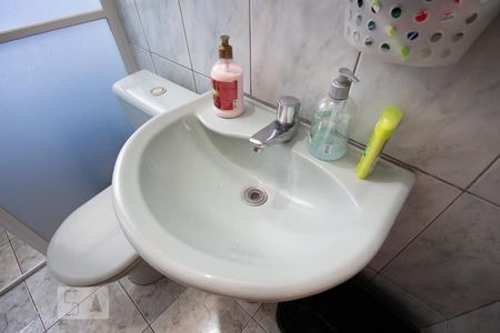 Casa à venda com 174m², 4 quartos e 2 vagas Casa à venda com 174m², 4 quartos e 2 vagasBanheiro