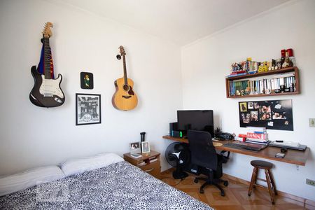 Casa à venda com 174m², 4 quartos e 2 vagas Casa à venda com 174m², 4 quartos e 2 vagasQuarto