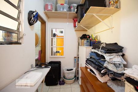 Casa à venda com 174m², 4 quartos e 2 vagas Casa à venda com 174m², 4 quartos e 2 vagasQuarto