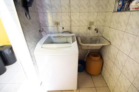 Casa à venda com 174m², 4 quartos e 2 vagas Casa à venda com 174m², 4 quartos e 2 vagasLavanderia