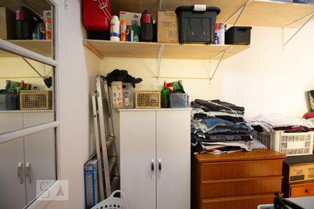 Casa à venda com 174m², 4 quartos e 2 vagas Casa à venda com 174m², 4 quartos e 2 vagasQuarto