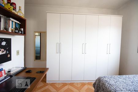 Casa à venda com 174m², 4 quartos e 2 vagas Casa à venda com 174m², 4 quartos e 2 vagasQuarto