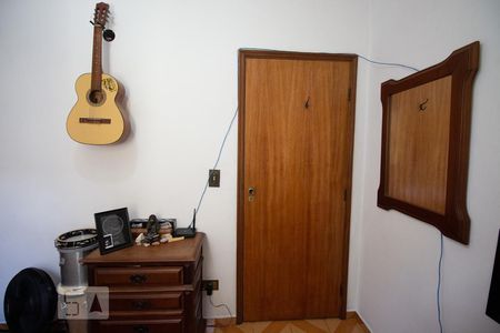 Casa à venda com 174m², 4 quartos e 2 vagas Casa à venda com 174m², 4 quartos e 2 vagasQuarto