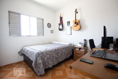 Casa à venda com 174m², 4 quartos e 2 vagas Casa à venda com 174m², 4 quartos e 2 vagasQuarto