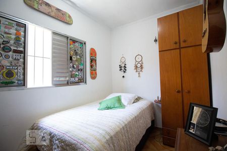 Casa à venda com 174m², 4 quartos e 2 vagas Casa à venda com 174m², 4 quartos e 2 vagasQuarto