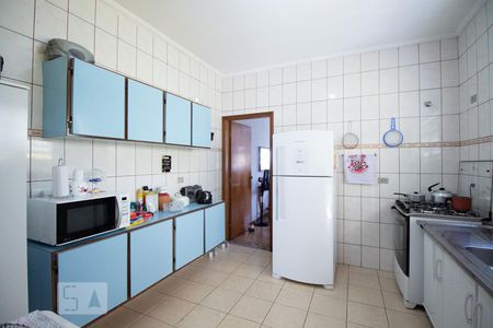 Casa à venda com 174m², 4 quartos e 2 vagas Casa à venda com 174m², 4 quartos e 2 vagasCozinha