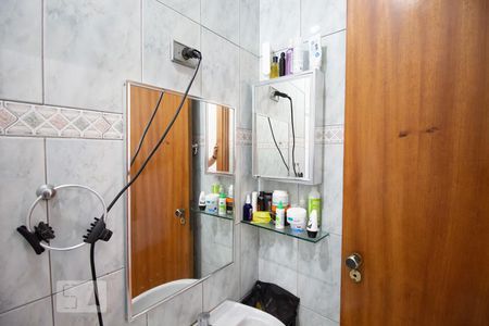 Casa à venda com 174m², 4 quartos e 2 vagas Casa à venda com 174m², 4 quartos e 2 vagasBanheiro