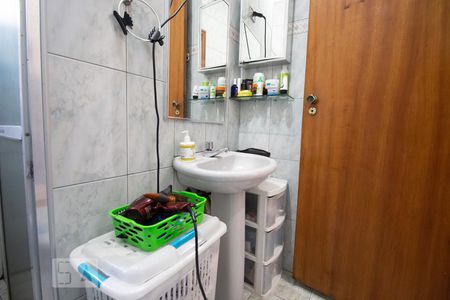 Casa à venda com 174m², 4 quartos e 2 vagas Casa à venda com 174m², 4 quartos e 2 vagasBanheiro