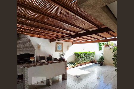 Casa de condomínio à venda com 310m², 3 quartos e sem vaga Casa de condomínio à venda com 310m², 3 quartos e sem vagaChurrasqueira