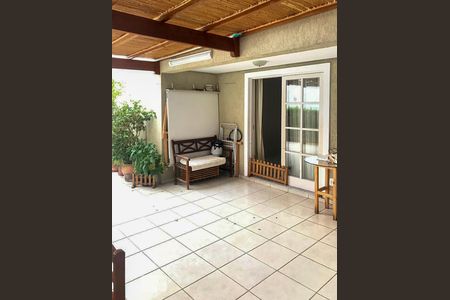Casa de condomínio à venda com 310m², 3 quartos e sem vaga Casa de condomínio à venda com 310m², 3 quartos e sem vagaQuintal