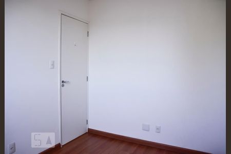 Quarto 1 entrada de apartamento para alugar com 2 quartos, 52m² em Vila Taquari, São Paulo