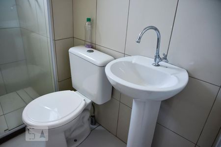 Banheiro  de apartamento para alugar com 2 quartos, 52m² em Vila Taquari, São Paulo