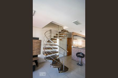 Apartamento à venda com 198m², 2 quartos e 2 vagasEscadas