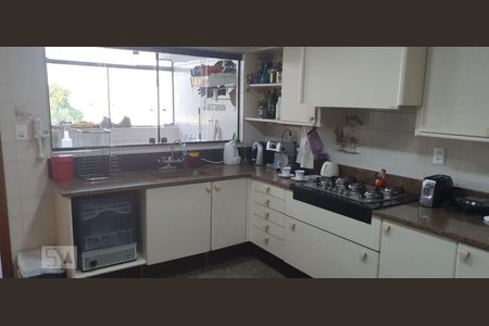 Casa à venda com 305m², 3 quartos e 4 vagas Casa à venda com 305m², 3 quartos e 4 vagasCozinha