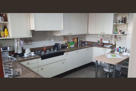 Casa à venda com 305m², 3 quartos e 4 vagas Casa à venda com 305m², 3 quartos e 4 vagasCozinha