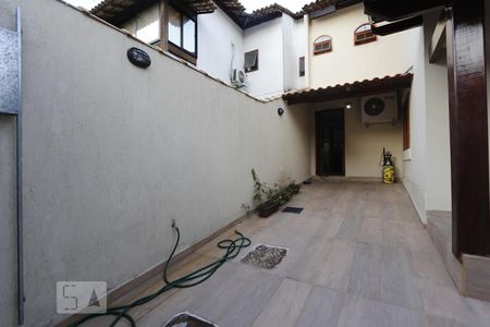Quintal  de casa para alugar com 3 quartos, 131m² em Anil, Rio de Janeiro