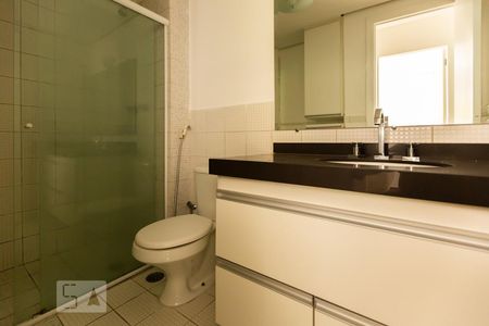 Banheiro de apartamento para alugar com 1 quarto, 47m² em Bela Vista, São Paulo