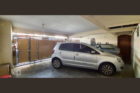 Casa à venda com 167m², 4 quartos e 3 vagas Casa à venda com 167m², 4 quartos e 3 vagasGaragem