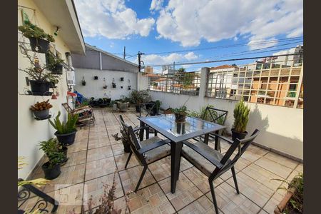 Casa à venda com 167m², 4 quartos e 3 vagas Casa à venda com 167m², 4 quartos e 3 vagasQuintal