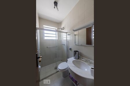 Casa à venda com 250m², 3 quartos e 2 vagas Casa à venda com 250m², 3 quartos e 2 vagasBanheiro Social