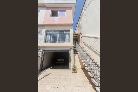 Casa à venda com 250m², 3 quartos e 2 vagas Casa à venda com 250m², 3 quartos e 2 vagasFachada