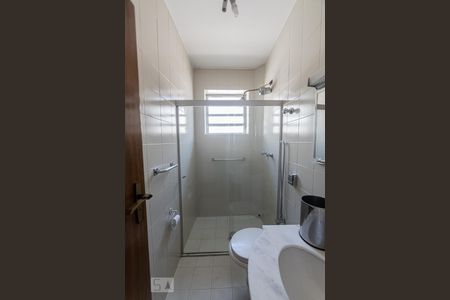 Casa à venda com 250m², 3 quartos e 2 vagas Casa à venda com 250m², 3 quartos e 2 vagasBanheiro Social