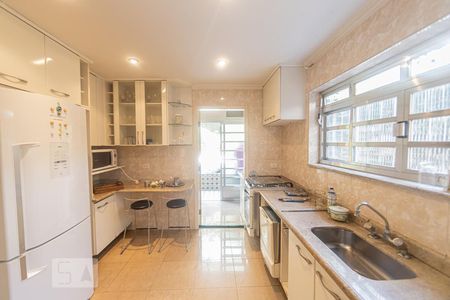 Casa à venda com 250m², 3 quartos e 2 vagas Casa à venda com 250m², 3 quartos e 2 vagasCozinha