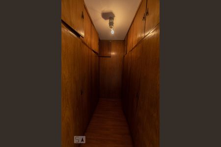 Casa à venda com 250m², 3 quartos e 2 vagas Casa à venda com 250m², 3 quartos e 2 vagasCloset Quarto 2