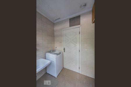 Casa à venda com 250m², 3 quartos e 2 vagas Casa à venda com 250m², 3 quartos e 2 vagasÁrea de Serviço