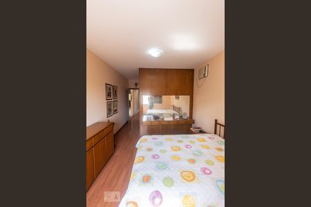 Casa à venda com 250m², 3 quartos e 2 vagas Casa à venda com 250m², 3 quartos e 2 vagasQuarto 2