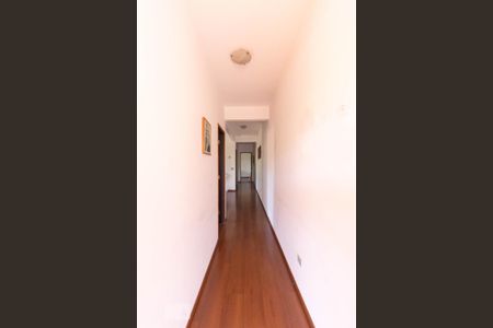 Casa à venda com 244m², 4 quartos e 3 vagasCorredor