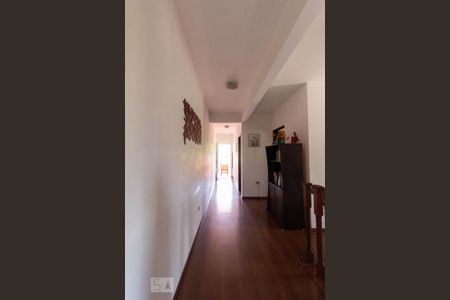 Casa à venda com 244m², 4 quartos e 3 vagasCorredor