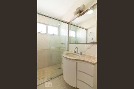 Banheiro Suíte de apartamento para alugar com 3 quartos, 94m² em Vila Olímpia, São Paulo